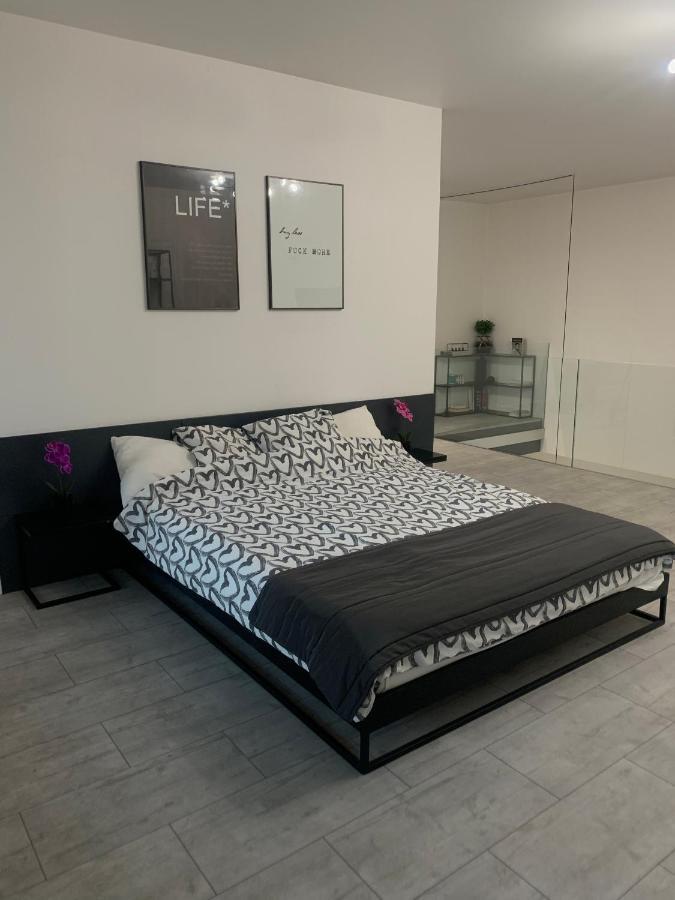 우치 Two-Levels Penthouse With A Garden In The City Center 아파트 외부 사진
