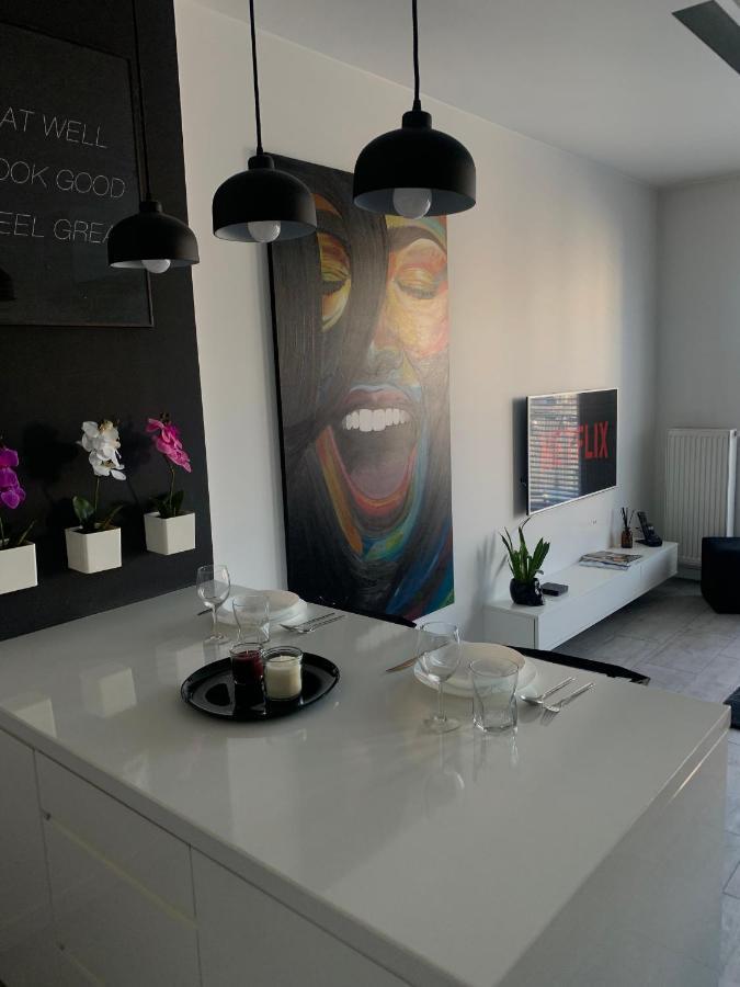 우치 Two-Levels Penthouse With A Garden In The City Center 아파트 외부 사진