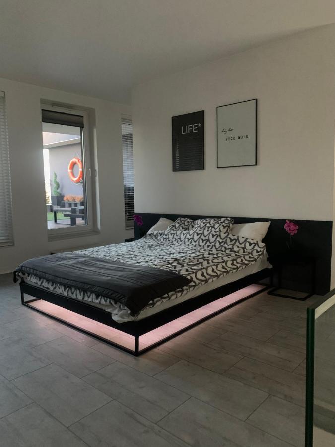우치 Two-Levels Penthouse With A Garden In The City Center 아파트 외부 사진