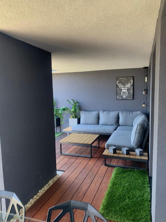 우치 Two-Levels Penthouse With A Garden In The City Center 아파트 외부 사진